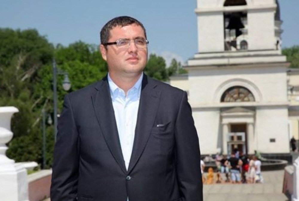 Usatîi este DISPERAT. Analizează ideea de a merge la alegeri drept candidat independent